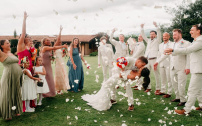 Descubre cómo organizar una boda destino en Ecuador con la experiencia de Hugo Quishpe. Playas paradisíacas, la sierra, Galápagos y el oriente ecuatoriano te esperan para un «sí, acepto» inolvidable.